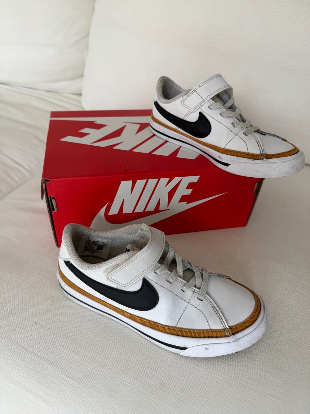 Nike Kids White Black and Gold Low-Top Sneakers